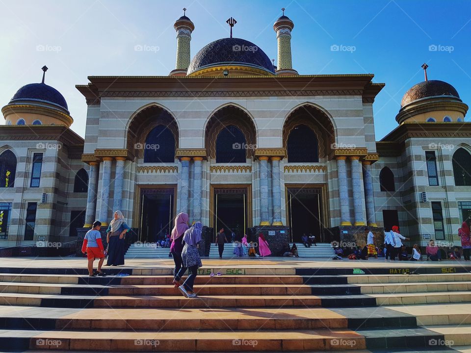 Al Aqsa Great Mosque Klaten. The mosque is located on the Street Yogyakarta-Surakarta, Klaten, Indonesia. The mosque was built in 2012 on an area of ​​5,266 square meters. The three-floors building is equipped with parks and a large parking area. Equipped with a tower as high as 66.66 meters which after completion will also be equipped with a view tower with a height of 35 meters. 🕌