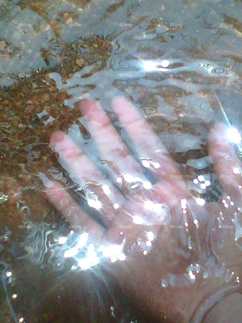 hand under water.see the purity of rural water
