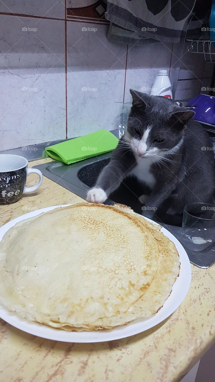 Felix, pancake thief