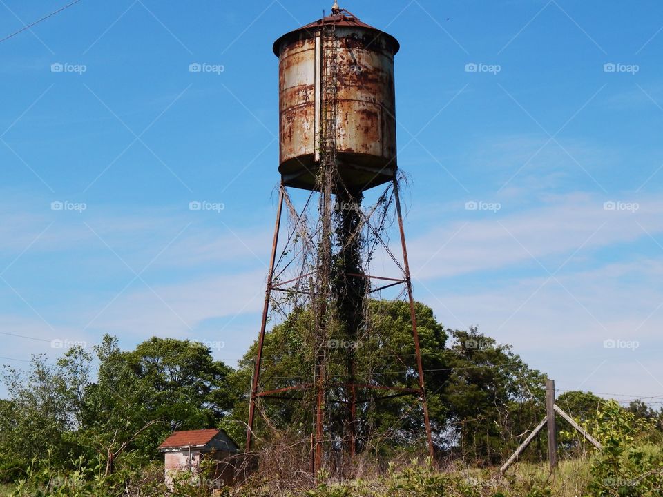 Old abandoned water tower in the Georgia countryside