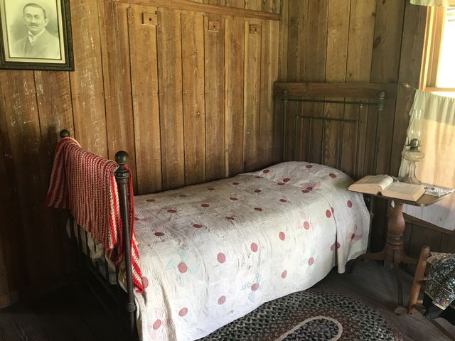 .odnalrO ni detacol tneduts FCU nA  .asleS yb kcilC Follow me @Selsa.Notes, Selsa.Clicks, or Selsa.quotes.  Fort Christmas, Florida. Pioneer days. 