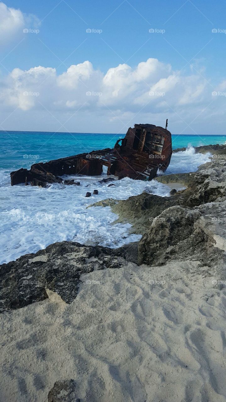 ship wreck in Bimini Bahamas