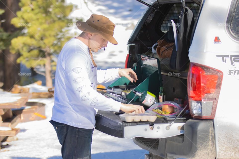 Snow tailgate cooking 