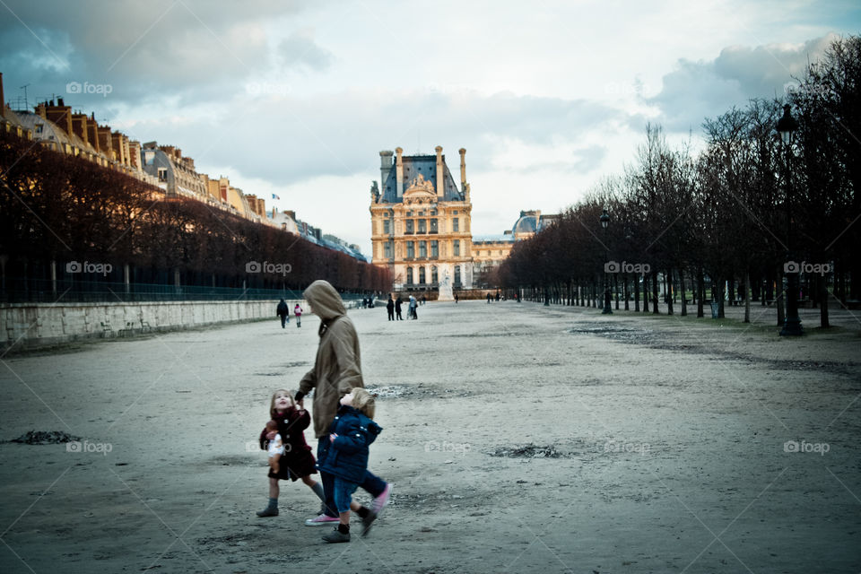 Mother walking with 2 children in Paris