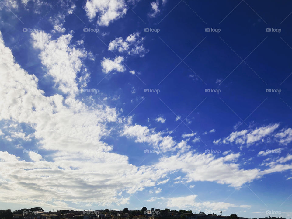 🇺🇸Now: 8am, and a wonderful blue sky is given to us this Sunday!
Live nature and its beauty. (Bragança Paulista City, Brazil).

🇧🇷Agora: 08h, e um céu azul maravilhoso nós é dado de presente neste domingo!
Viva a natureza e sua beleza. (Bragança Pta).