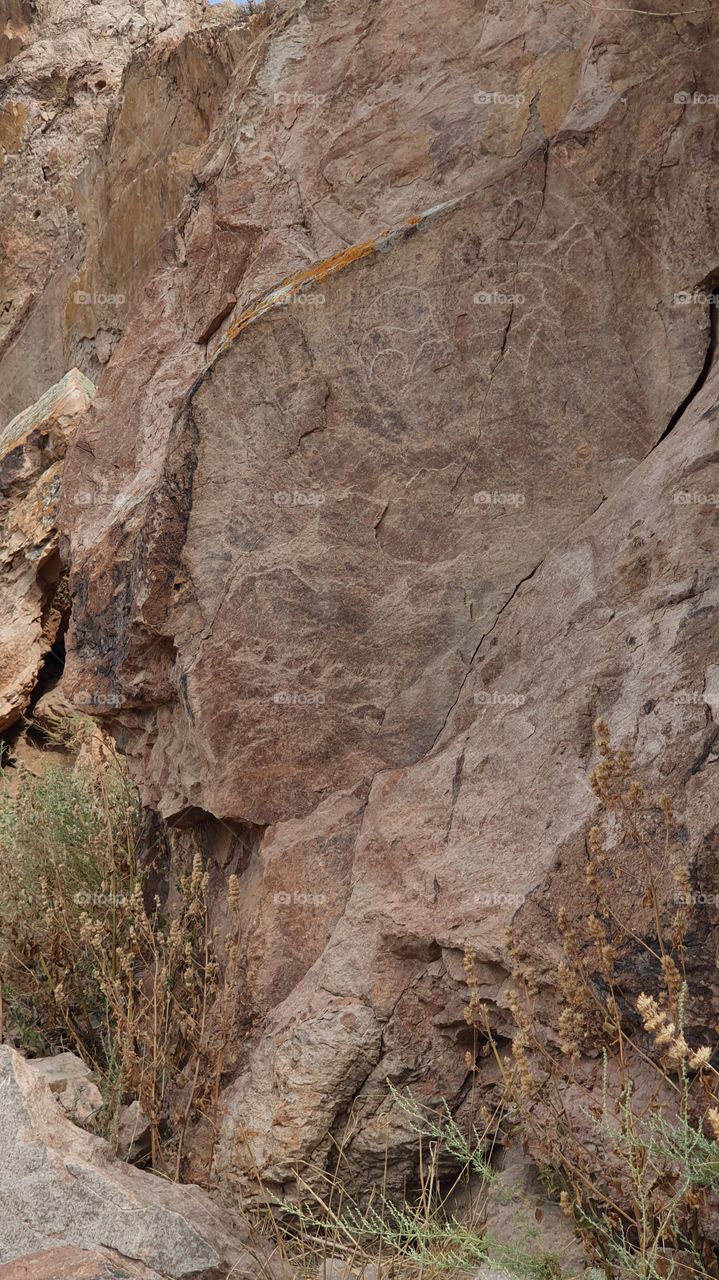 drawings of ancient people on the rocks