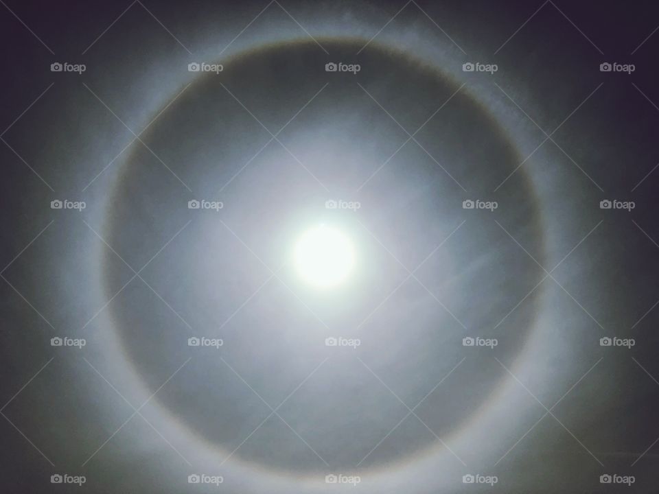 Halo phenomenon around sun