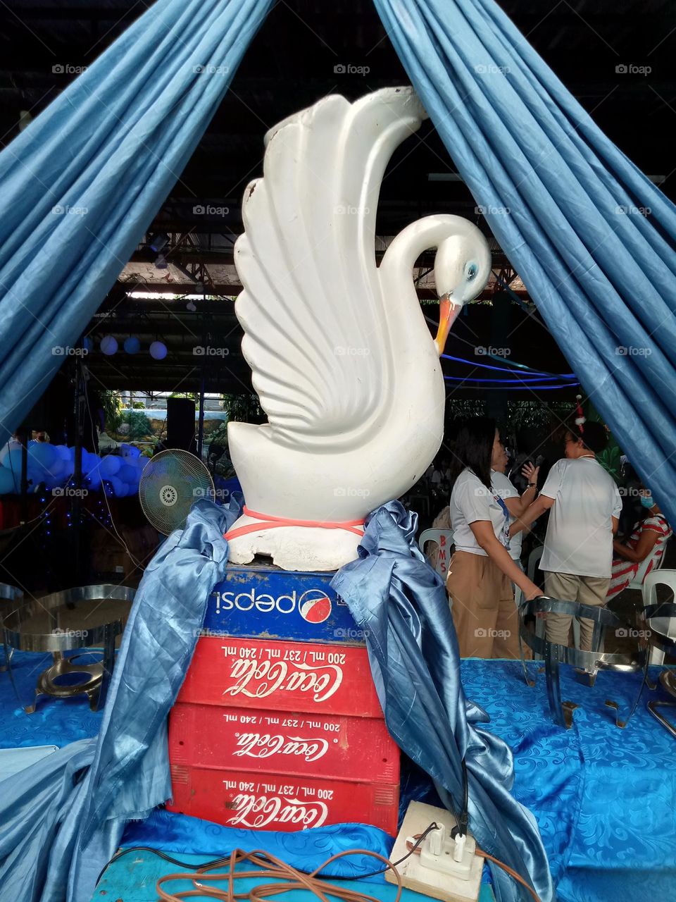 A HUGE FIGURINE OF WHITE SWAN,,