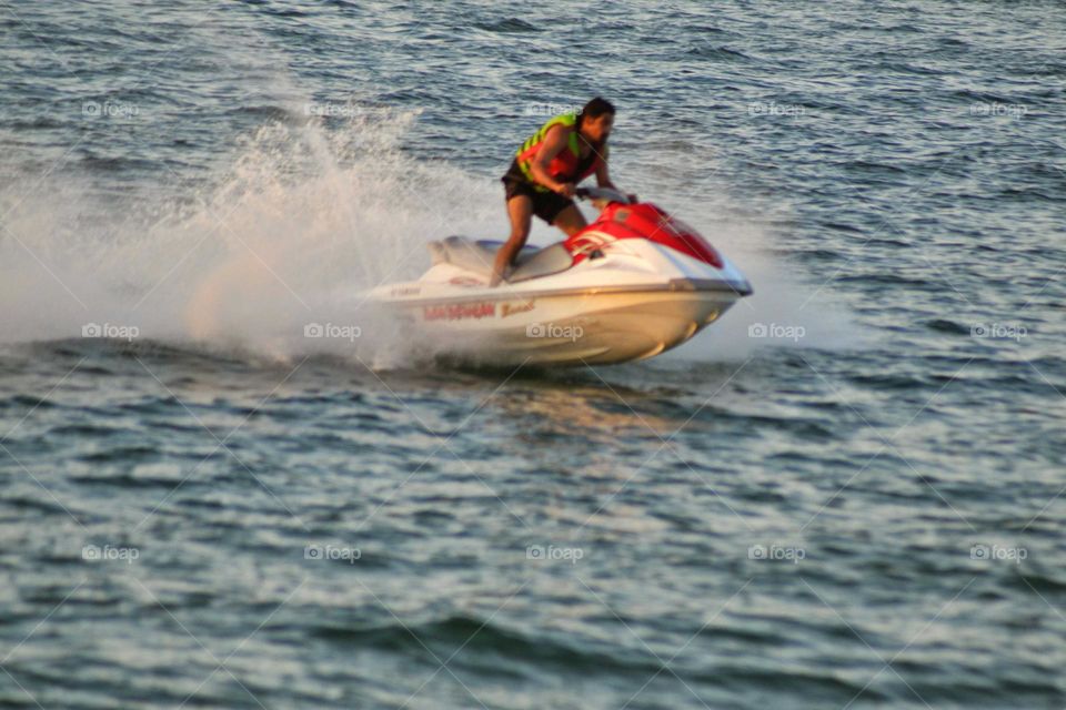 Speed boat
