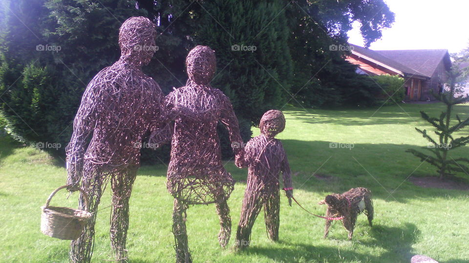 Wicker Mum Dad Child and Dog