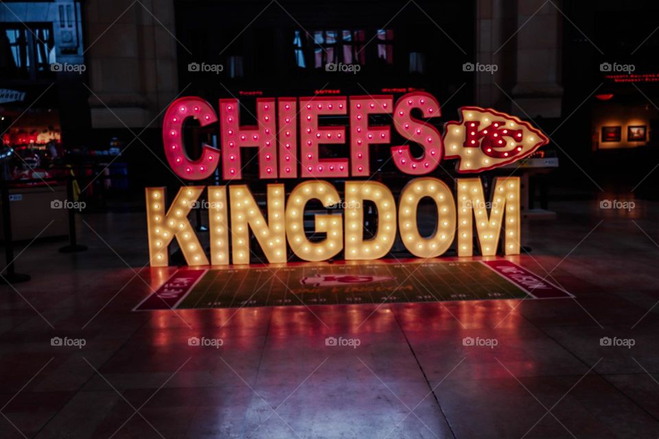 Chiefs sign at Union Station