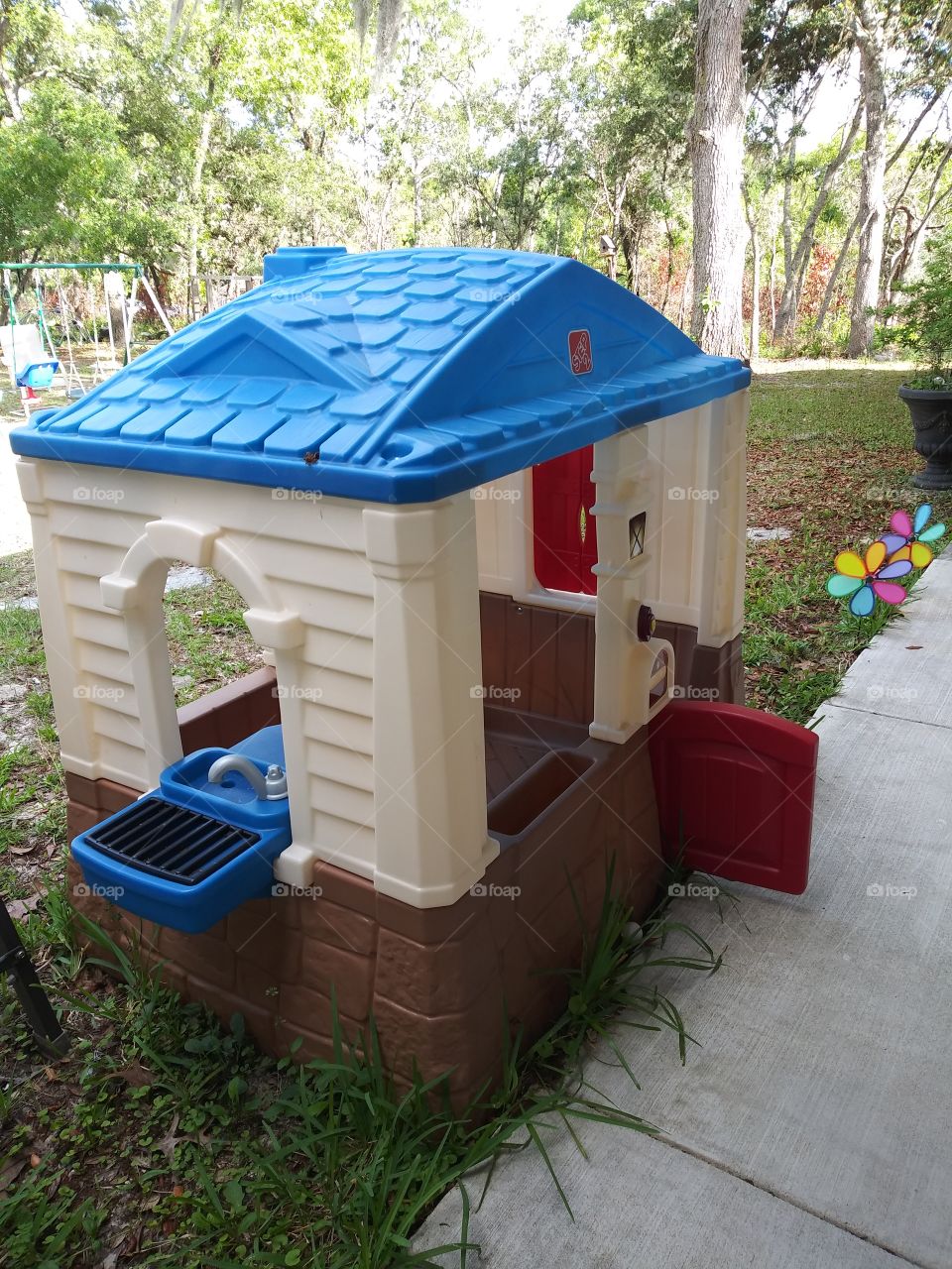 Toddlers play house