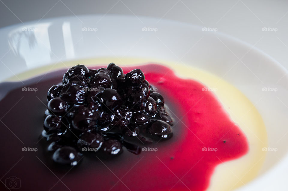 Pudding witch fruits