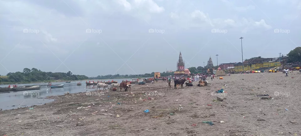 this is location pandurpur in Maharashtra India chandrabhaga river so beautiful god's temple