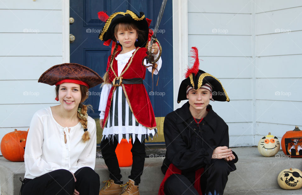 Siblings dressed as pirates