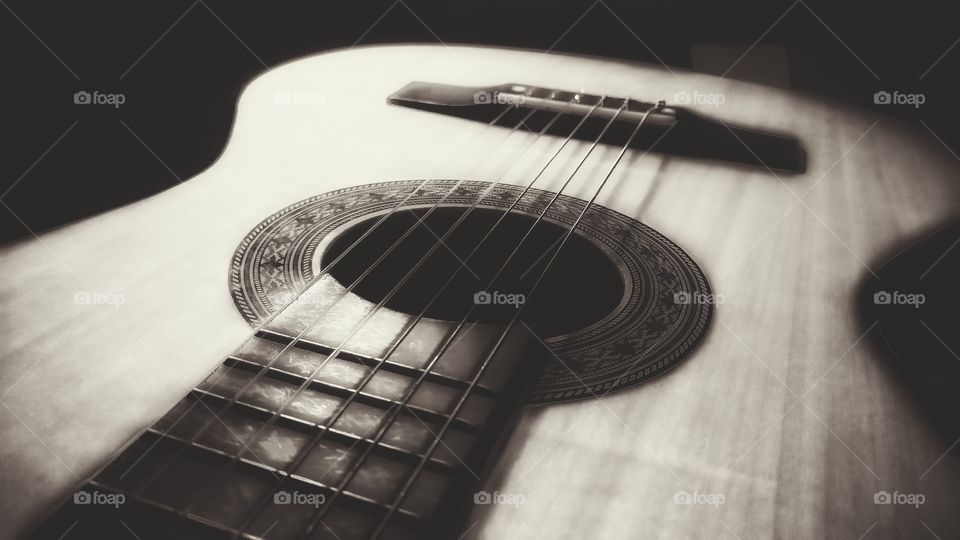 Picture of a guitar showing its sharp strings.