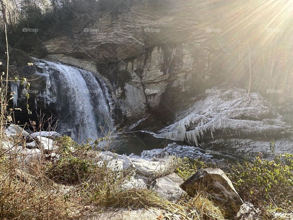 Frozen Looking glass falls 