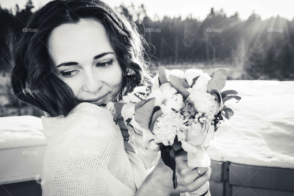 Young woman holding flower bouquet in hand