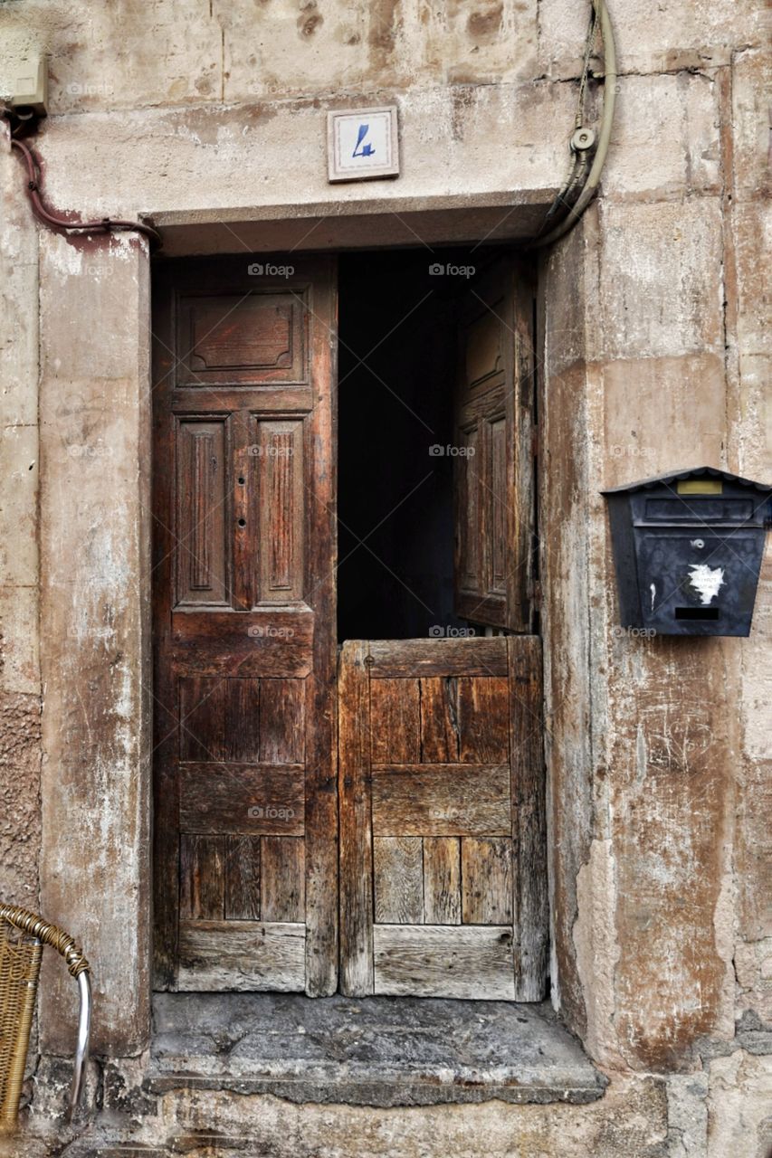 Puerta Castellana 
Castellana Gate