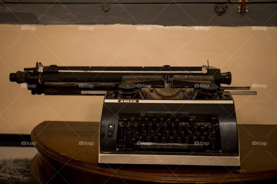 Old typing machine 
