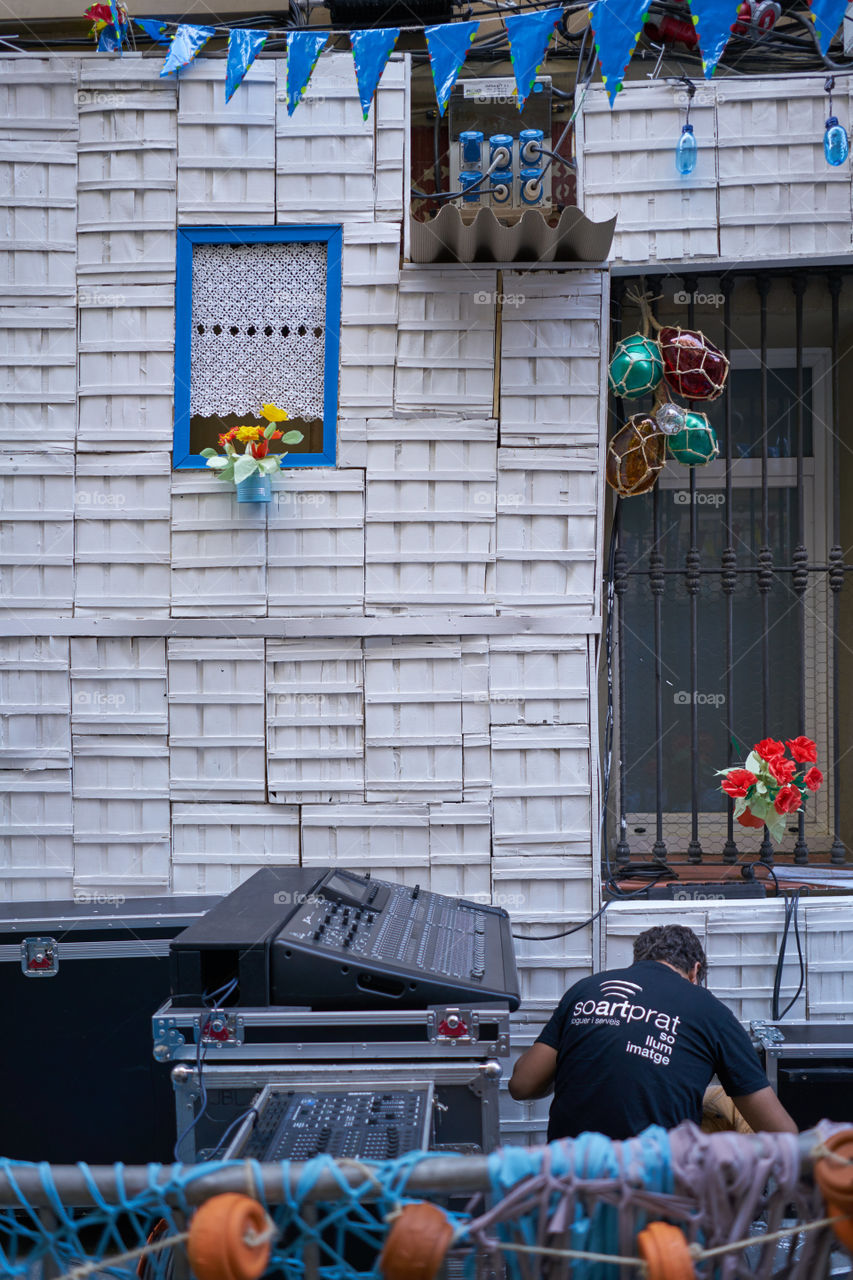 Barrio de Gracia. Primer día de Fiesta. Listos para el verdicto del jurado