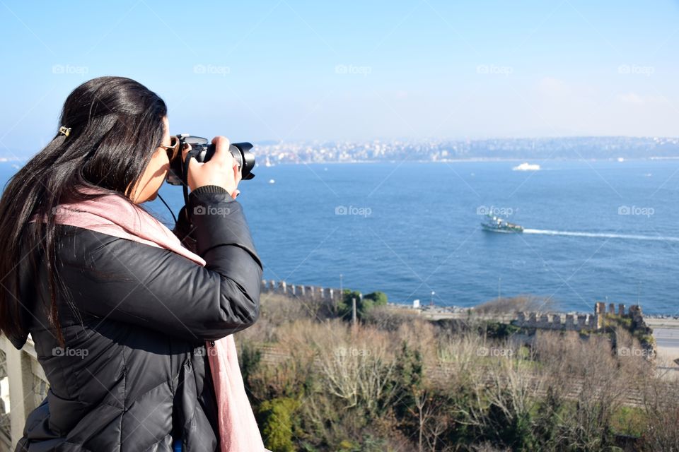 Girl taking picture at Bosforo, turkey. 