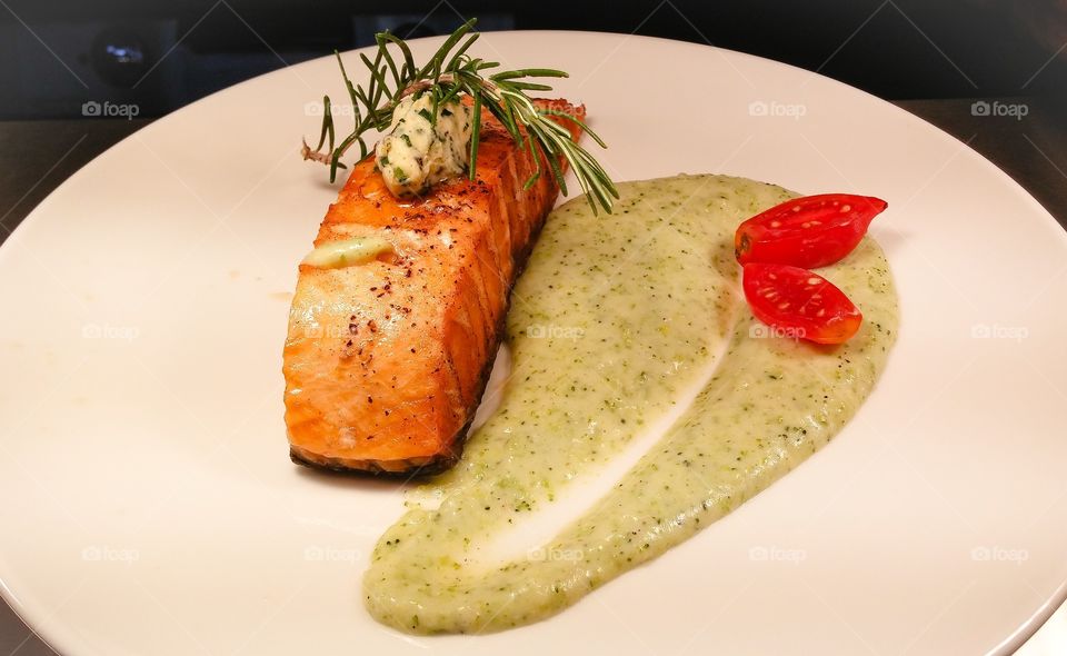 salmon with broccoli purée 