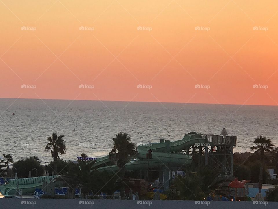 Sonnenuntergang Horizont Mittelmeer Riesenrutsche Spassbad Palmen Meer Atmosphäre Stimmung Aussicht Ozean Urlaub Ferien 