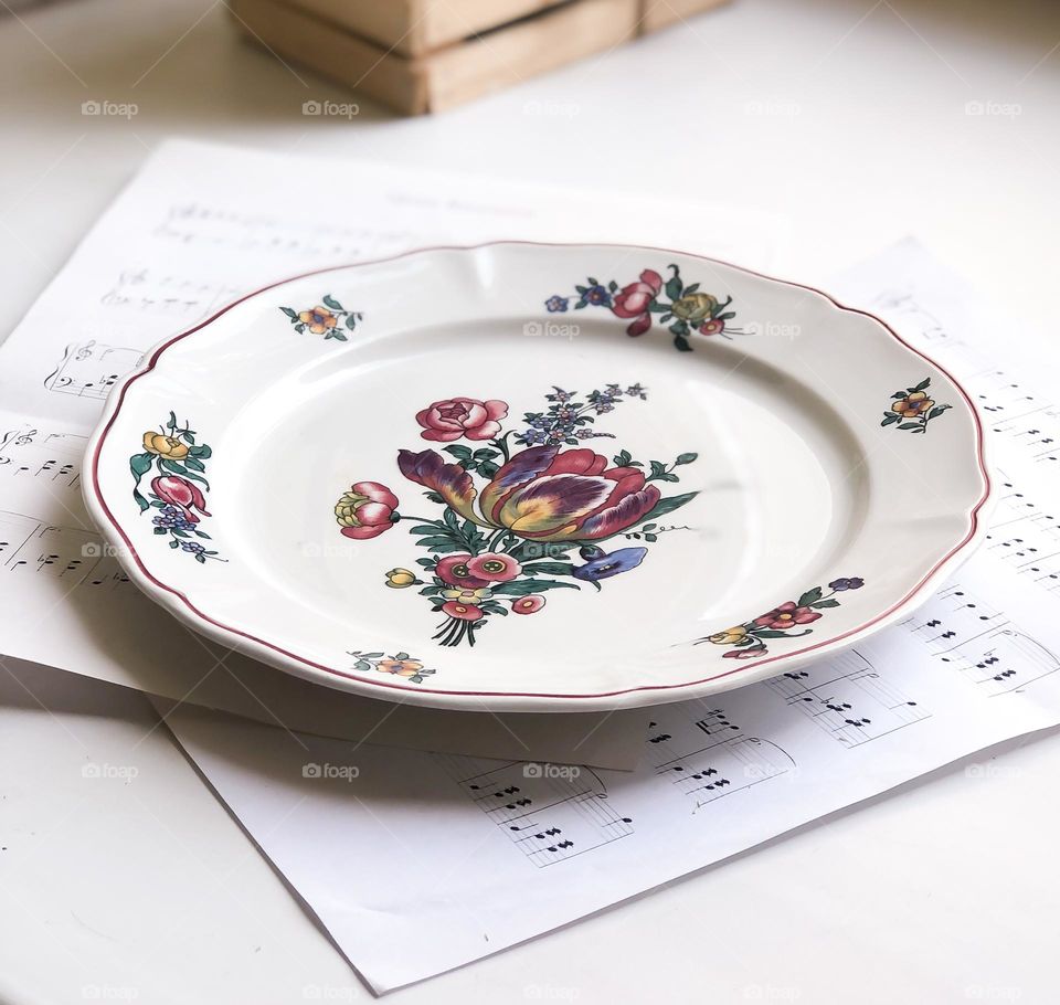 Old Villeroy & Boch plate with Meissen bouquet pattern