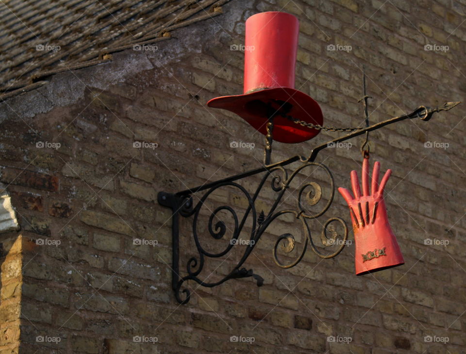 Hat and glove sign.