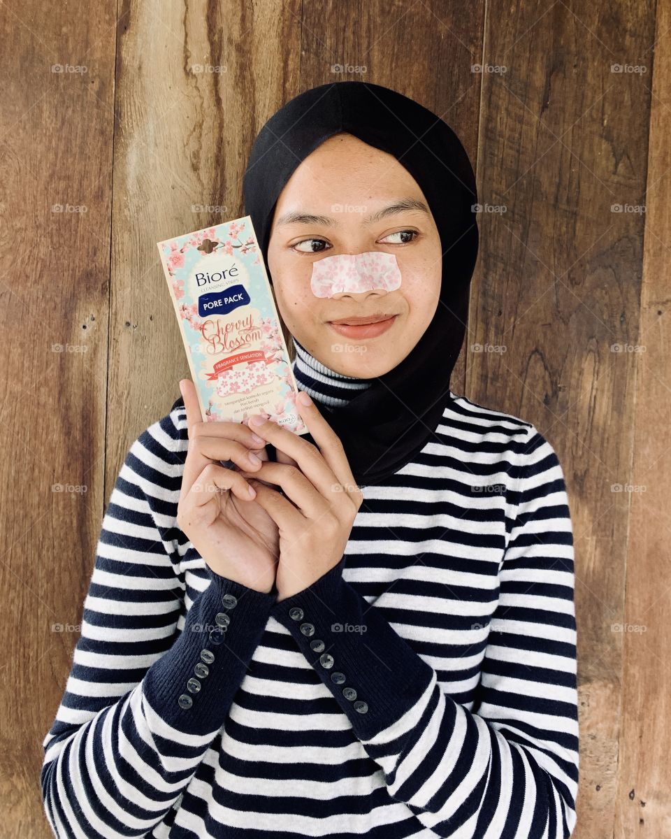 clean blackheads using biore pore pack