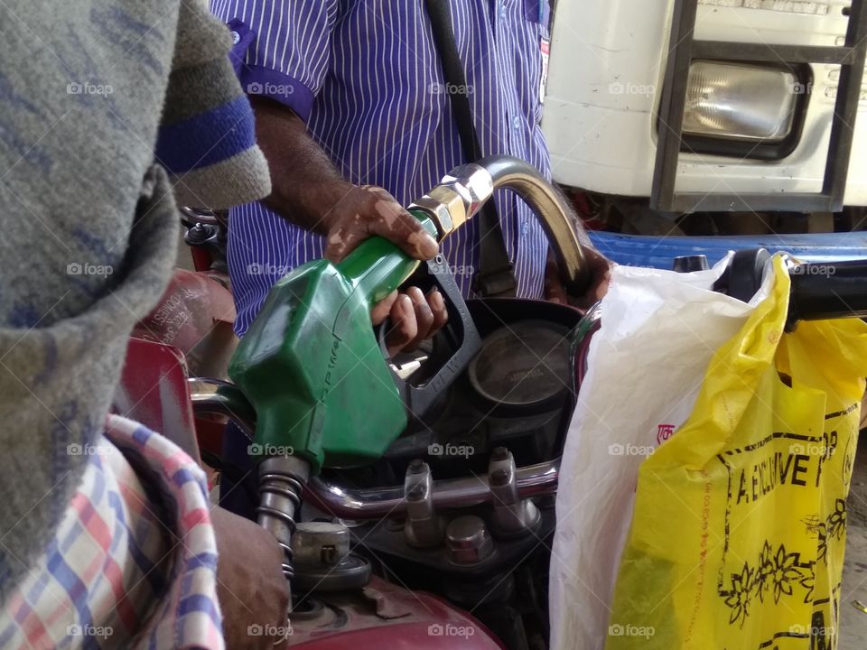 Fueling in vehicle