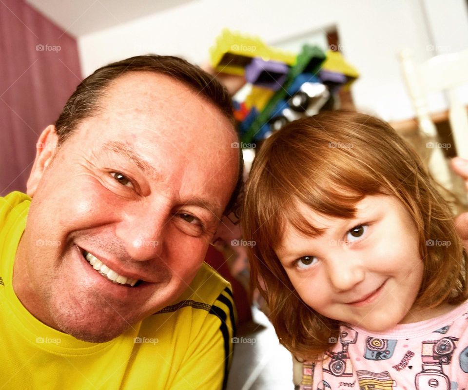 🇺🇸 My daughter Estela is my reason for living!  With your sweet smile, fatherhood is my meaning. / 🇧🇷 Minha filha Estela é a razão do meu viver! Com seu doce sorriso, a paternidade é o meu sentido.
