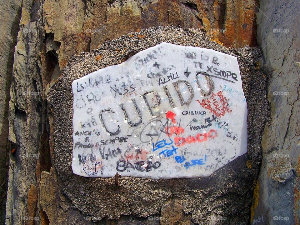 Cupido graffiti on wall at Train station at Manarola in Cinque Terre, Italy, aka (along the lovers’ walk). 