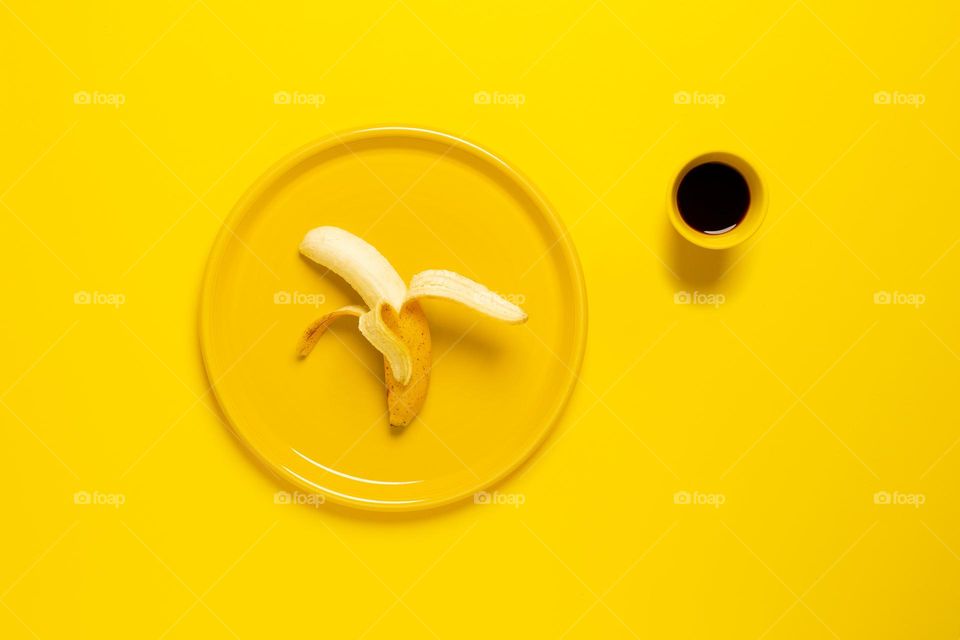 Banana and coffee with full yellow color.