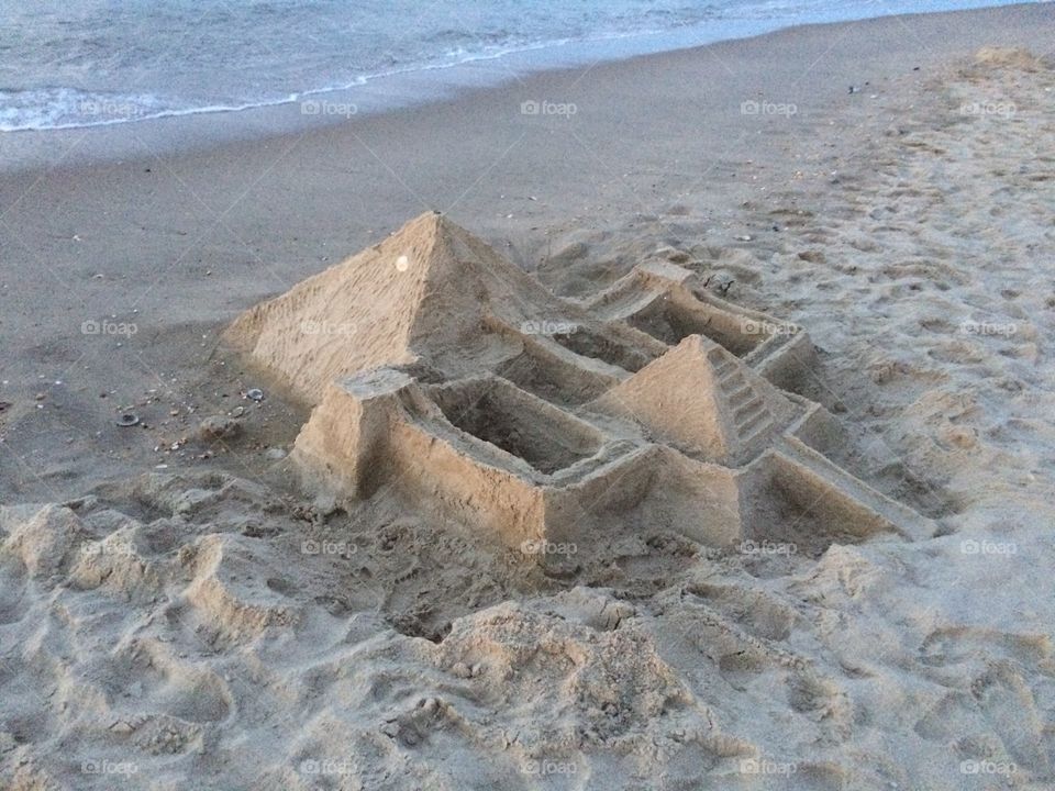Sand pyramids 