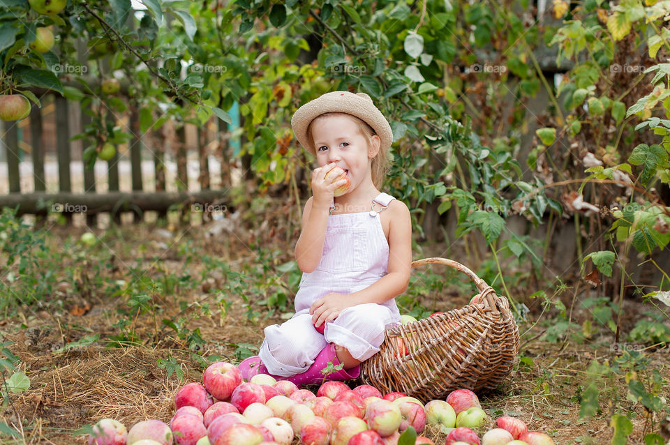 Baby and apple 