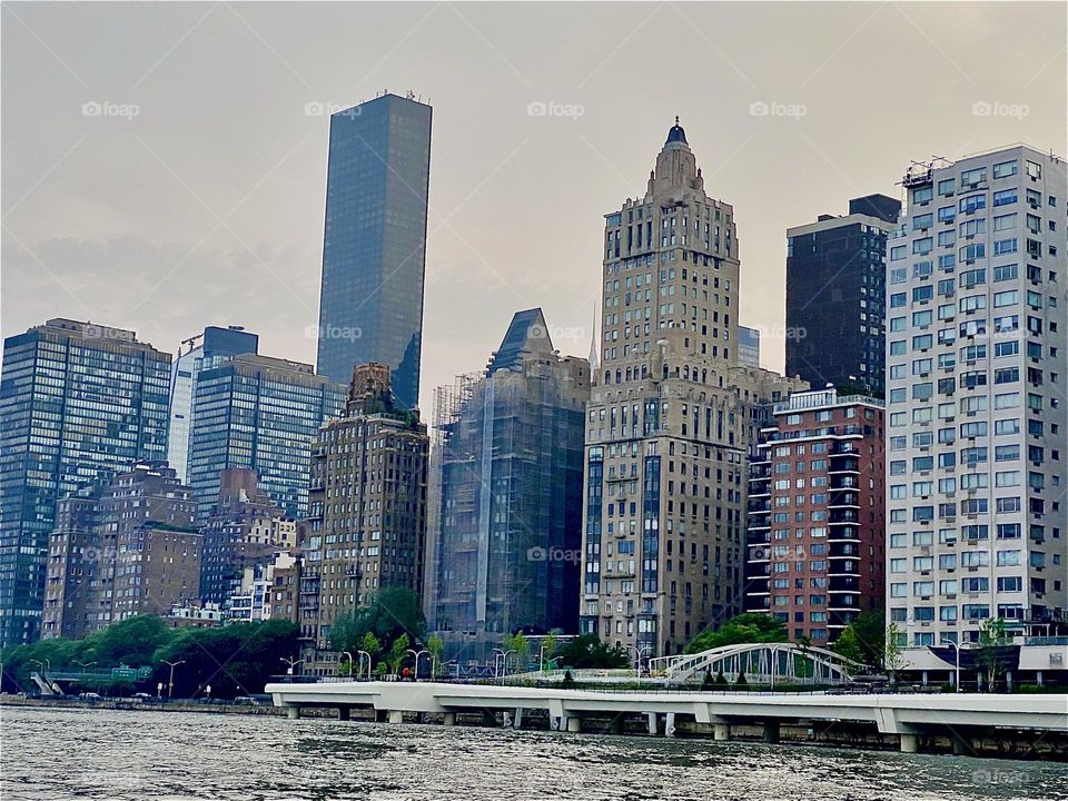 From an ocean voyage down the east side of „New York“ we brought home all sorts of beautiful images from this World famous urban metropolis. This is one of them. 2023. Hypnotic Productions