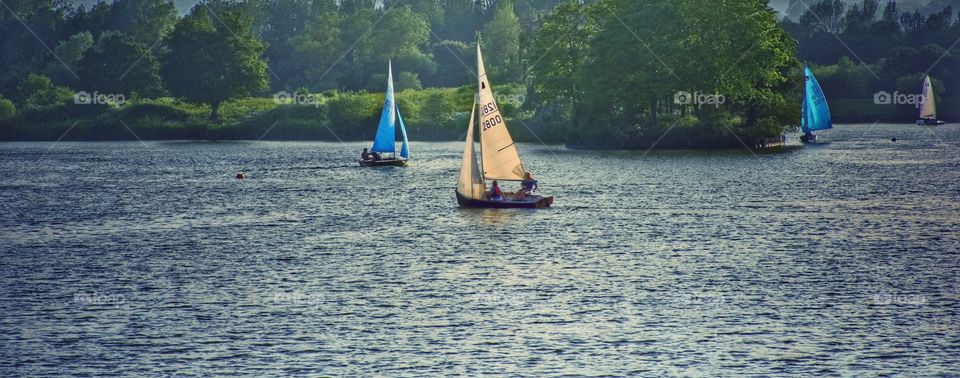 Scaling. Sailing on lake 