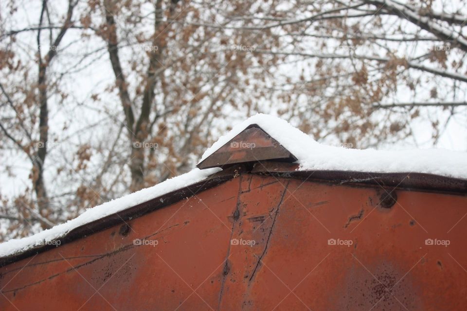 The garage geometry covered by snow. Will owner come back after snow?