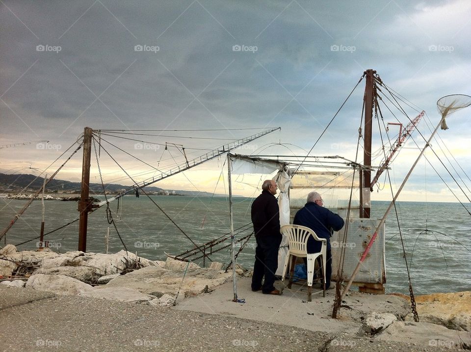 Fishermen front of a static net