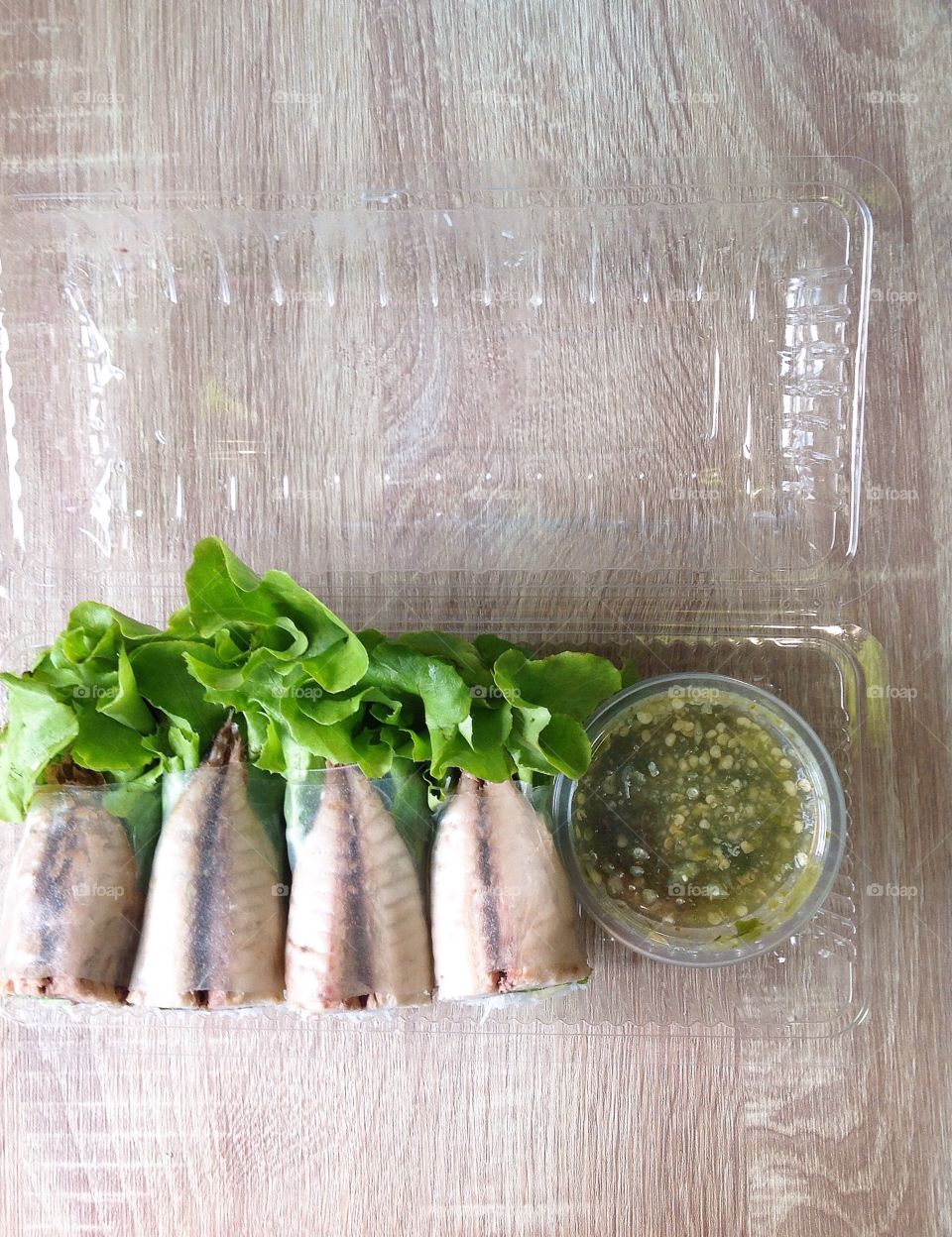 Fish salad roll with spicy sauce 