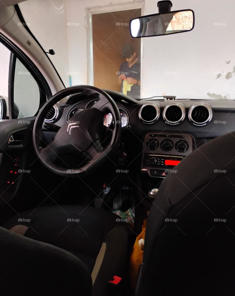 O volante do motor é uma peça fundamental, para o funcionamento de um veículo, pois é responsável por armazenar energia, absorver vibrações e transferir torque para a caixa de velocidade