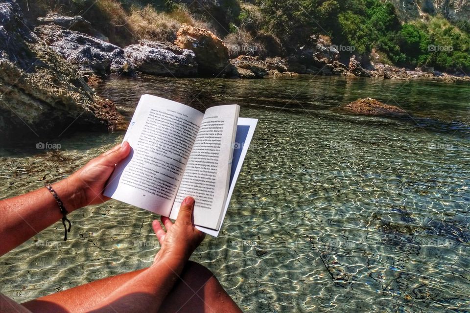 Vitamin C, Sea, sun and reading - just the best!