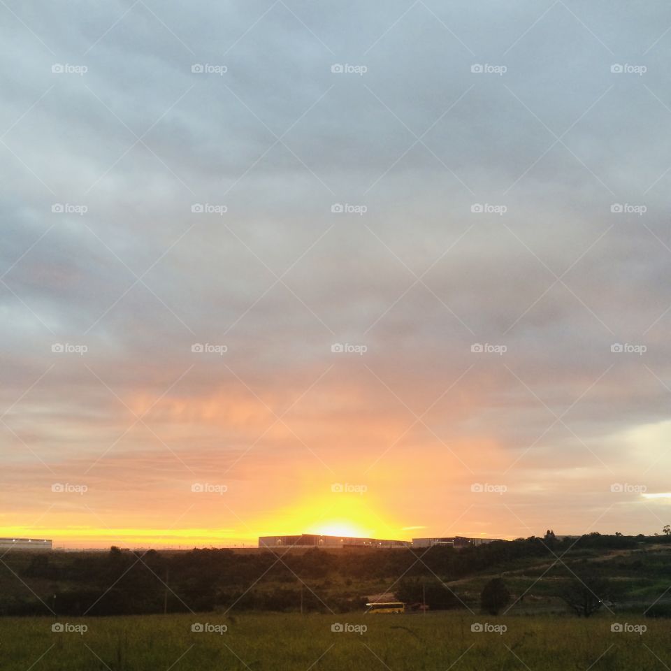 The very beautiful dawn in the interior of Brazil, with the sun rising through some clouds.  It has to be a good Tuesday! / O amanhecer muito bonito no interior do Brasil, com o sol surgindo em meio a algumas nuvens. Há de ser uma boa terça-feira!