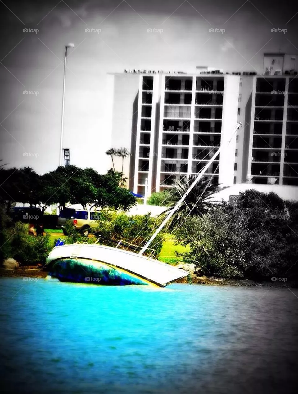 Leaning boat