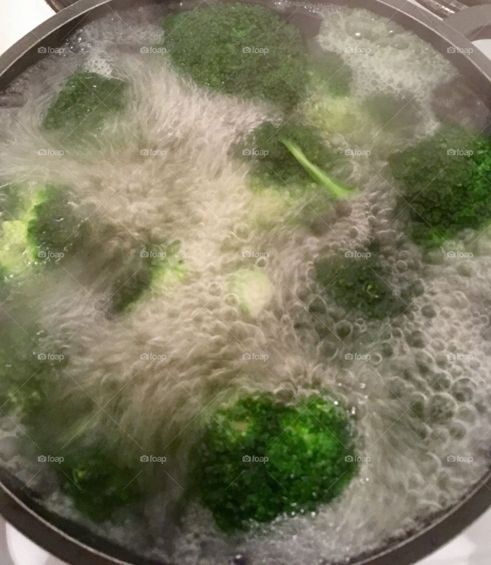 Broccoli boiling water