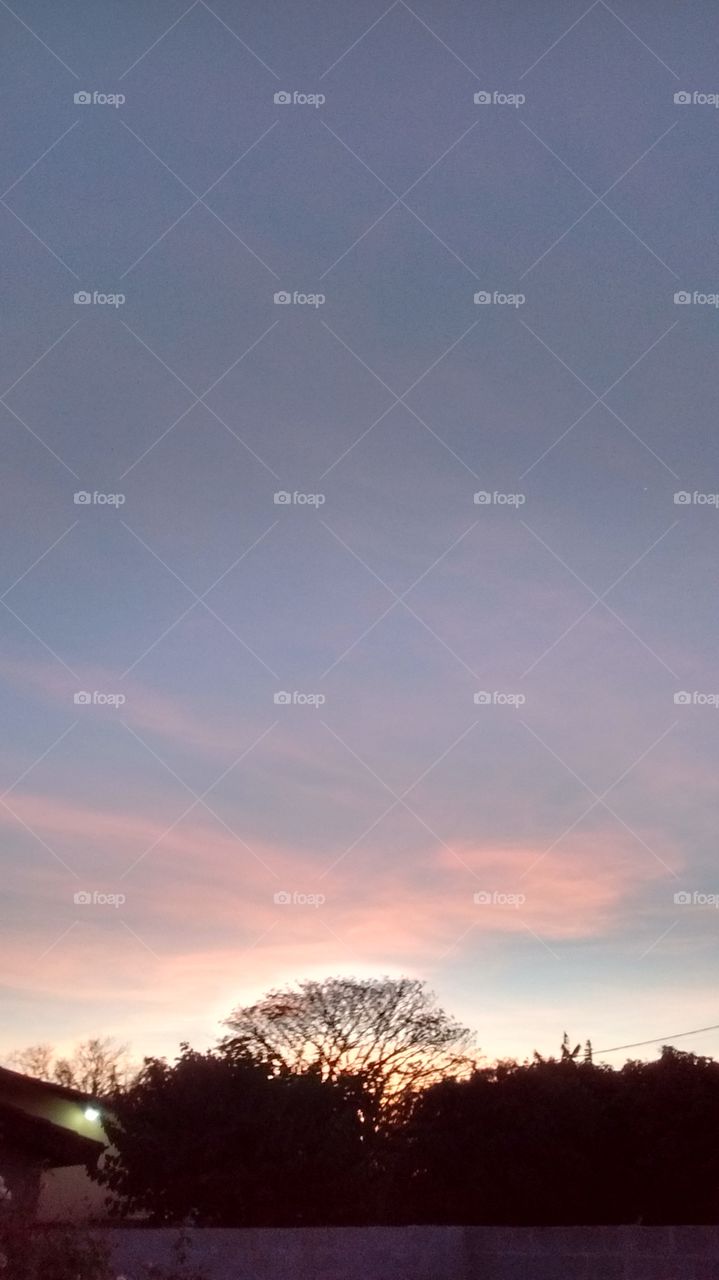 céu cor de rosa sempre é muito bonito. Que tenhamos uma ótima 3a feira, inspirados pela paisagem maravilhosa do dia que desperta.