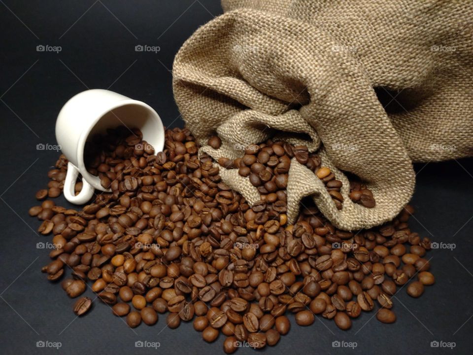 I like coffee 🤎 🤎 Scattered coffee beans🤎🤎 Bag of coffee beans🤎🤎