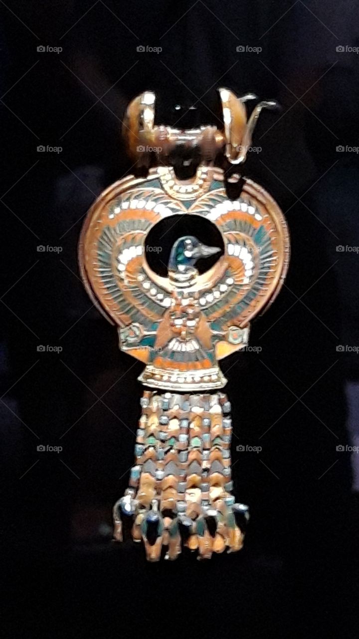 in the tomb of Toutankhamon